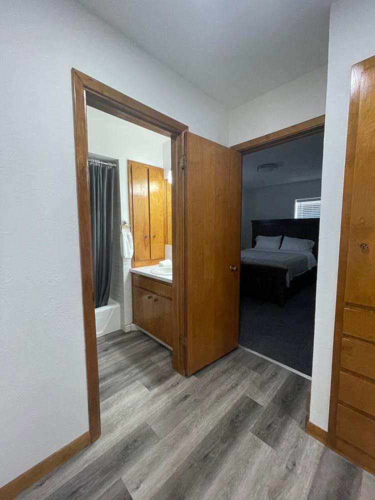 Cozy & Renovated 2 Bed Apartment